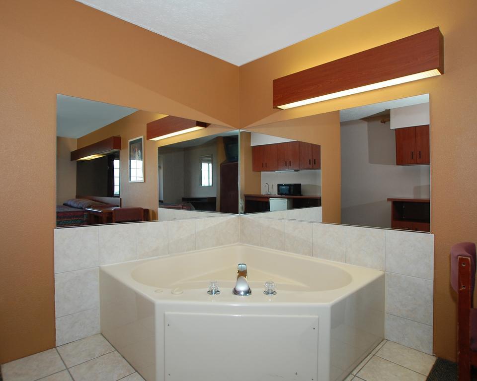 Knights Inn & Suites St. Clairsville מראה חיצוני תמונה