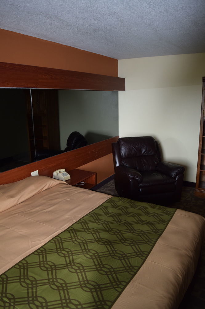 Knights Inn & Suites St. Clairsville מראה חיצוני תמונה